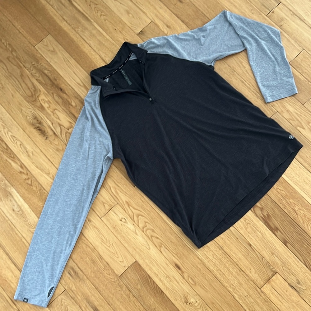 Gaiam Mens Lrg Grey charcoal 3/4 pull over used  excellent condition thumb hole